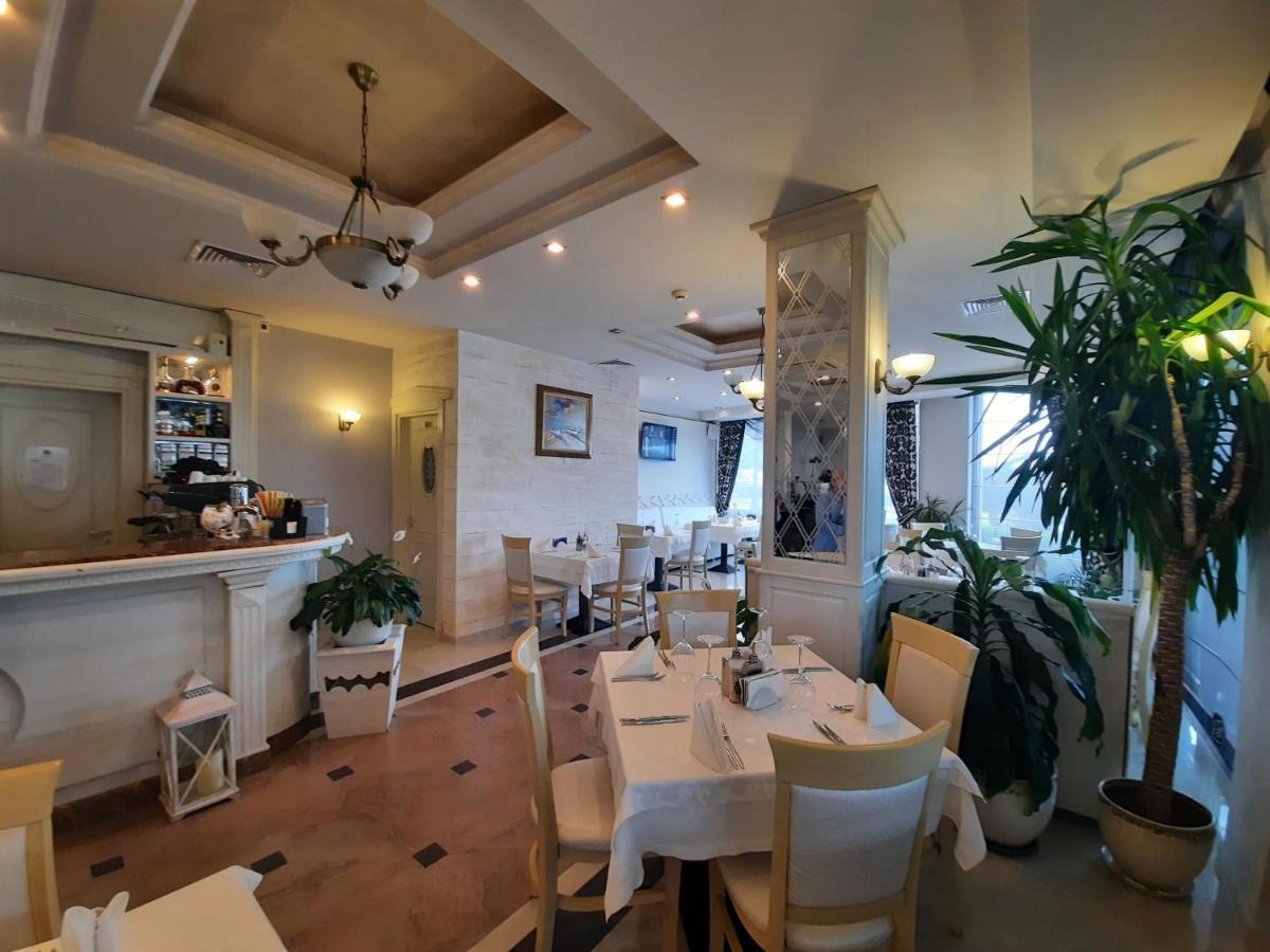 Private Apartments By The Sea With A Large Terrace In Apart Hotel! Pomorie Exterior photo
